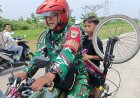 Ban Sepedanya Kempes, Senyum Revan Kembali Dihangatkan Oleh Danramil 0602-02/Kasemen 