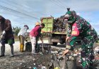 Babinsa Koramil 0602-02/Kasemen Kodim 0602/Serang Laksanakan Karya Bakti Pembersihan Sampah 